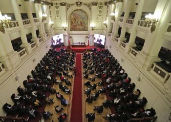 Deliberando antes de la renuncia de Morales, las FFAA ordenaron operaciones aéreas y terrestres