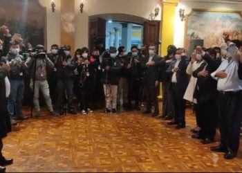 Sánchez posesiona a su gabinete y pide unidad para luchar contra la corrupción