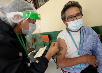 Cochabamba amplía la vacunación, los mayores de 45 años pueden acceder a su dosis