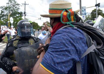 Al menos nueve indígenas heridos por disparos en medio de protesta en Colombia