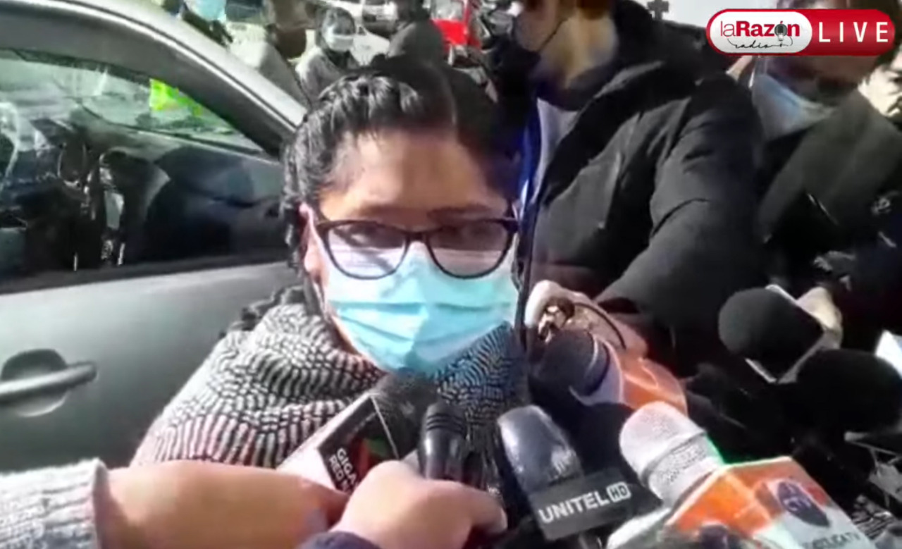 Los alcaldes de La Paz y El Alto piden instalar más puntos de vacunación contra el COVID-19