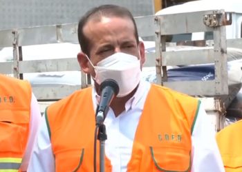 Camacho dice que solo ‘unos cuantos vándalos’ izaron la wiphala en la Gobernación