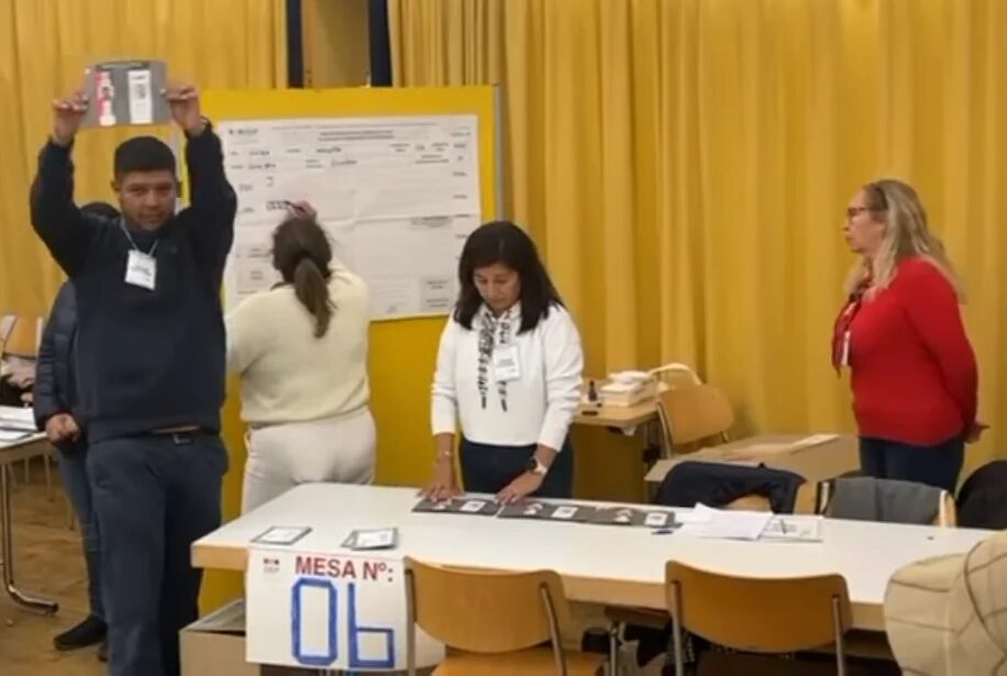 Comienza el cierre de votación y el conteo de votos en las mesas de sufragio