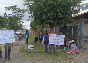 Cocaleros bloquean el contorno del aeropuerto de Chimoré, adonde llegó el vicepresidente David Choquehuanca.
