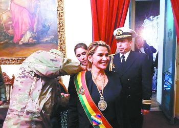 Los senadores que impusieron la presidencia de Jeanine Áñez