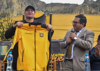 Biaggio es presentado en The Strongest con el tango de Carlos Gardel: ‘Volver’