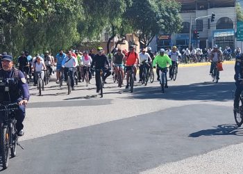Con una caravana ciclística, Cochabamba inicia el Día del Peatón y la Bicicleta