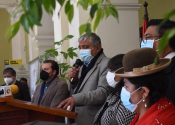 El alcalde Arias pide disculpas por errores y divergencias en su alianza Somos Pueblo
