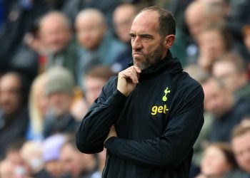 Tottenham destituye a su entrenador interino Cristian Stellini