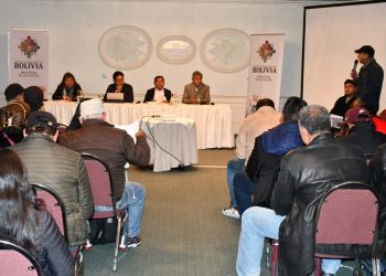 El magisterio urbano lleva a ampliado la nueva propuesta del Gobierno, pero no suspende las medidas