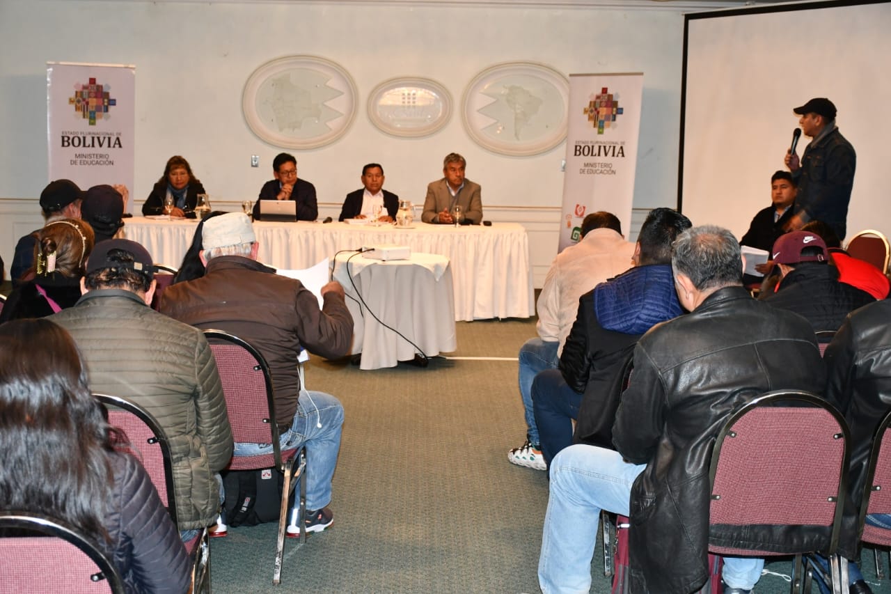 El magisterio urbano lleva a ampliado la nueva propuesta del Gobierno, pero no suspende las medidas