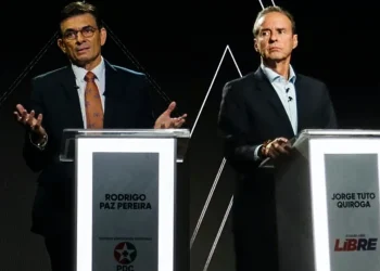 Rodrigo Paz y Jorge Quiroga, en el debate de domingo. Fotos: APG