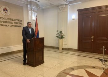 Líder serbio amenaza con la ‘disolución’ de Bosnia tras prohibirse negar genocidio
