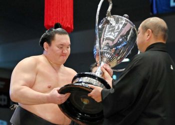 El sumo japonés cuenta con nuevo gran campeón