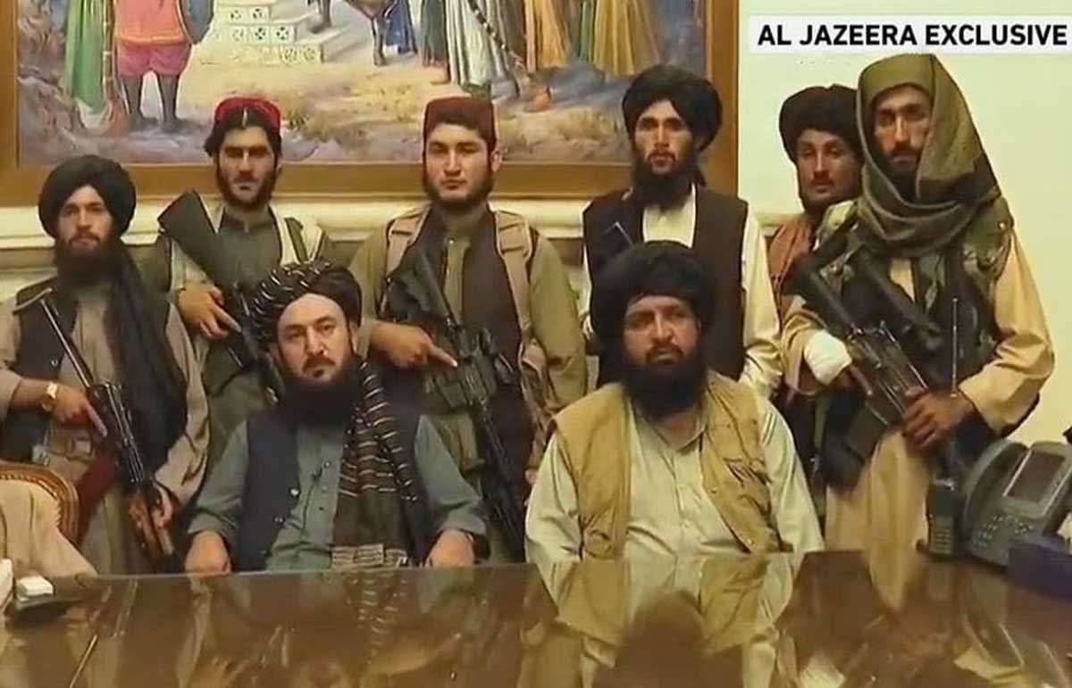 TV afgana difunde imágenes de talibanes en palacio presidencial gritando ‘victoria’