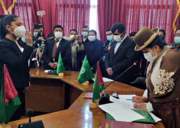 El Concejo de El Alto elige como presidenta a Iris Flores, universitaria de 20 años