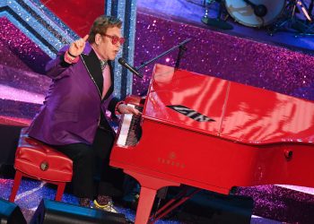 Elton John y una constelación de astros se hicieron oír por el planeta