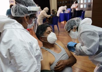 La segunda fase de la vacunación masiva comienza en La Paz y El Alto, conozca los puntos habilitados