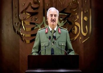 El hombre fuerte del este de Libia, Jalifa Haftar, anuncia su candidatura a presidente