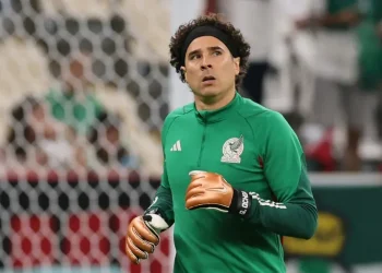 Guillermo Ochoa va por su sexto Mundial en su carrera