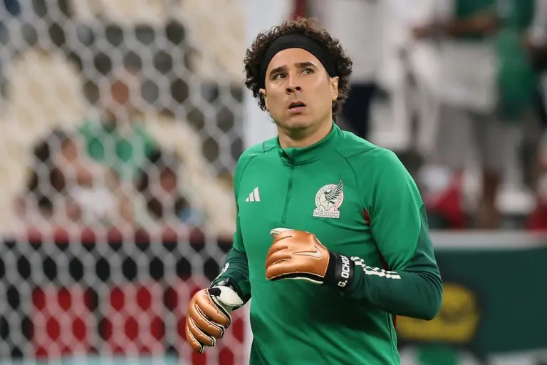 Guillermo Ochoa va por su sexto Mundial en su carrera