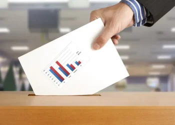 Encuestas, polarización y voto líquido