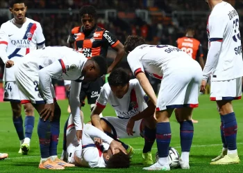 El líder PSG solo empata en Lorient y pierde a Doué por lesión