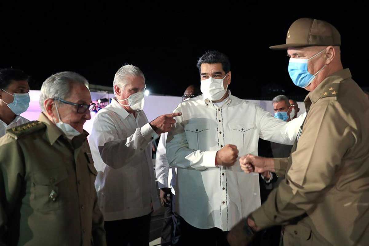Maduro llega a Cuba para conmemorar cinco años de la muerte de Fidel Castro