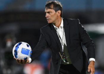 Fabián Bustos, DT Barcelona y con pasado en Bolivia, cuenta con un ‘espía’ en el fútbol nacional