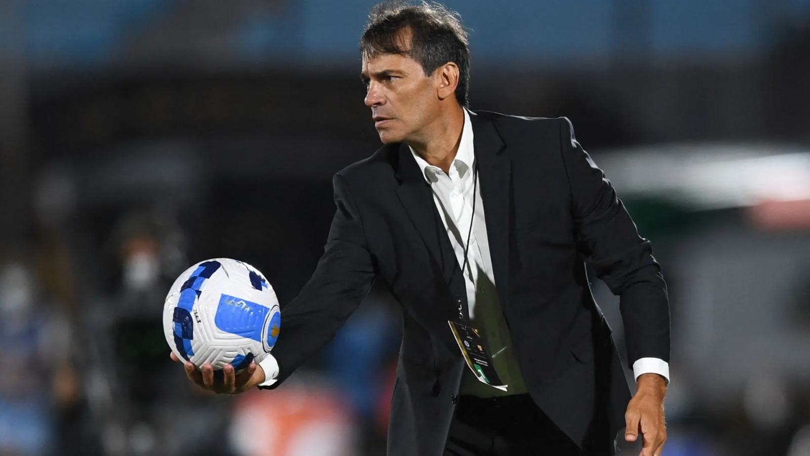 Fabián Bustos, DT Barcelona y con pasado en Bolivia, cuenta con un ‘espía’ en el fútbol nacional