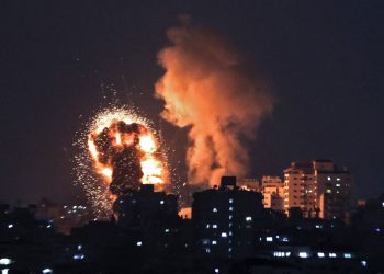 Bombardeos israelíes en Gaza tras disparos de cohetes dejan al menos 20 muertos