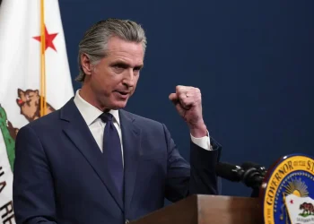 California regula los chatbots de IA para proteger a menores