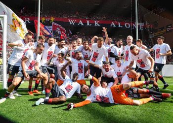 Génova sella su regreso a la Serie A