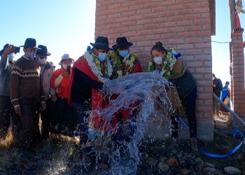 Huarina se beneficia con sistemas de agua para fortalecer su producción agrícola