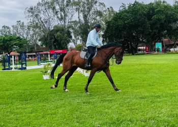 El nacional de hipismo en Santa Cruz entra a la prueba de salto