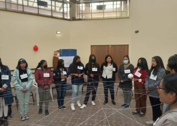 Estudiantes de quinto y sexto de secundaria se capacitan contra la violencia escolar.