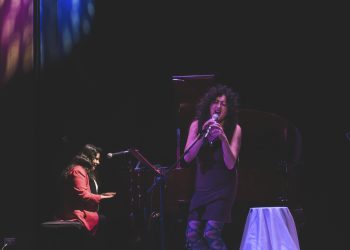 Sibah y Melanie Lagos ofrecen un espectáculo para apreciar la vida y a la música boliviana