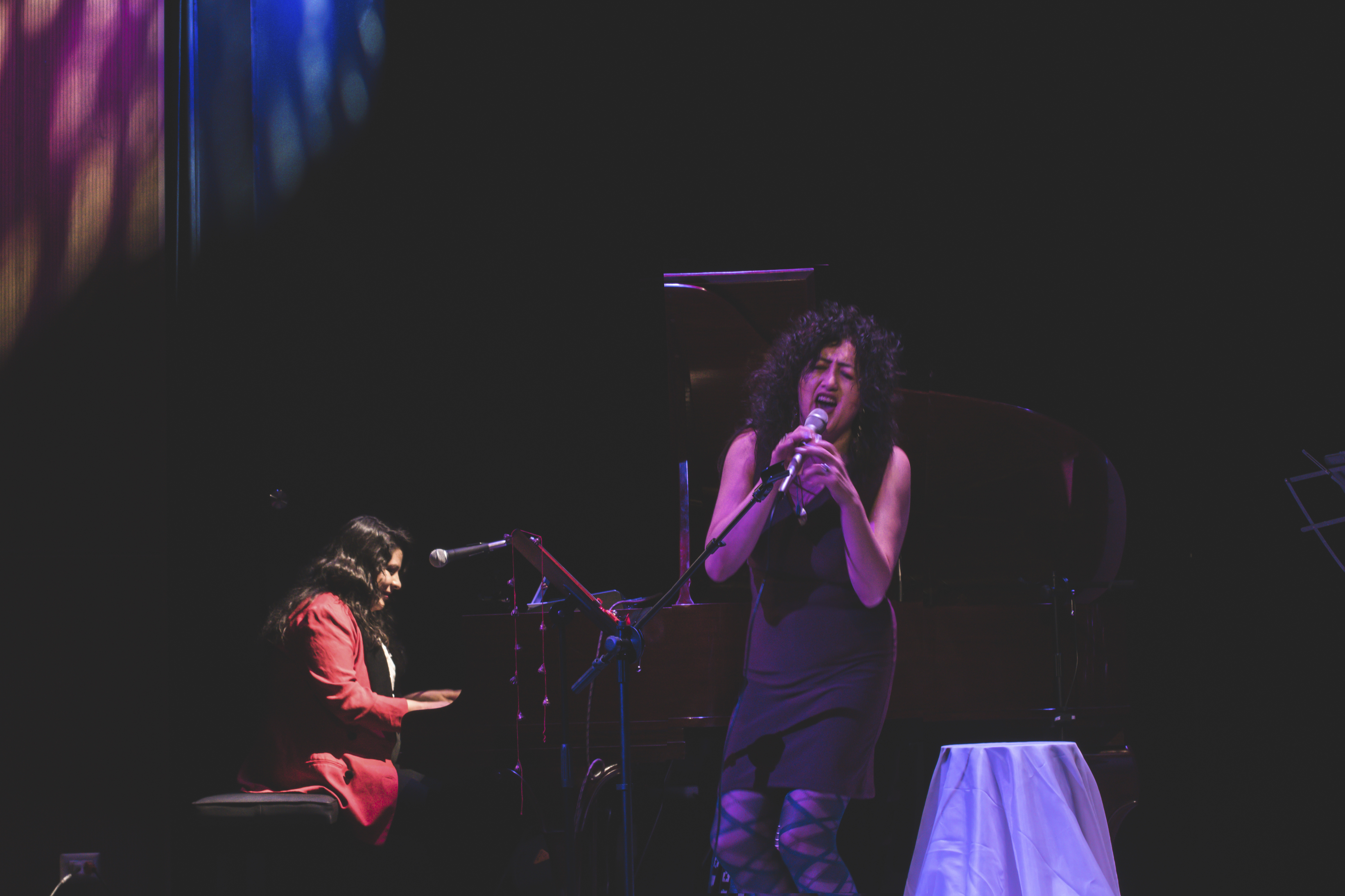 Sibah y Melanie Lagos ofrecen un espectáculo para apreciar la vida y a la música boliviana
