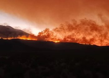Comunarios reportan voraz incendio en Cerro Grande, en Salinas