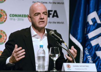Infantino insta a una reforma del calendario internacional