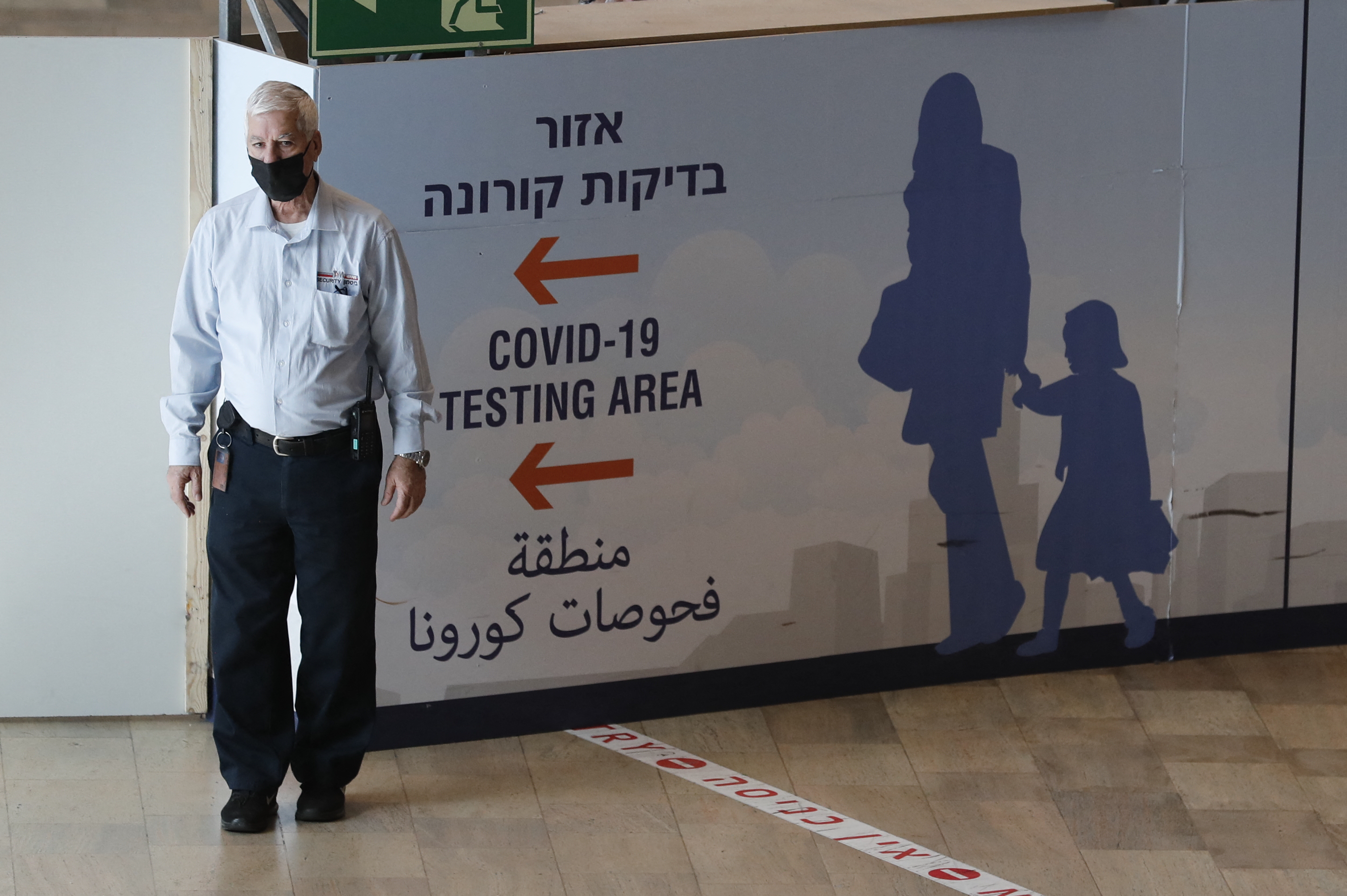 Israel cierra sus fronteras por la variante Ómicron del coronavirus, que llega a Australia