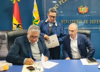 Novillo se reúne con comisión técnica para coordinar transición de mando