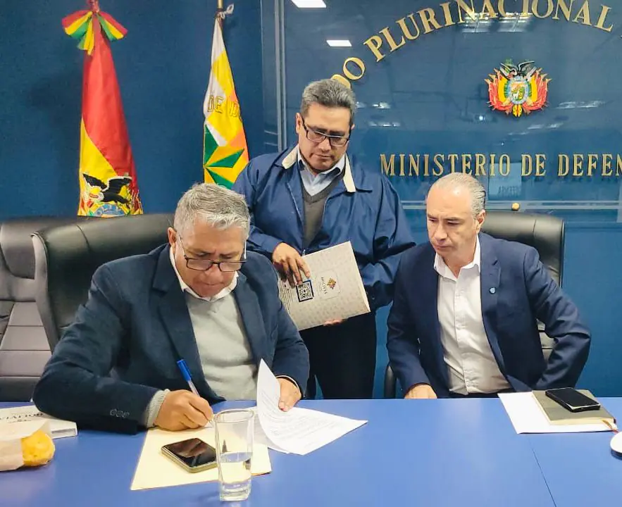 Novillo se reúne con comisión técnica para coordinar transición de mando