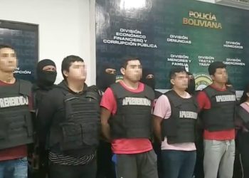 La Policía presenta a siete presuntos implicados en la muerte de un efectivo en La Guardia