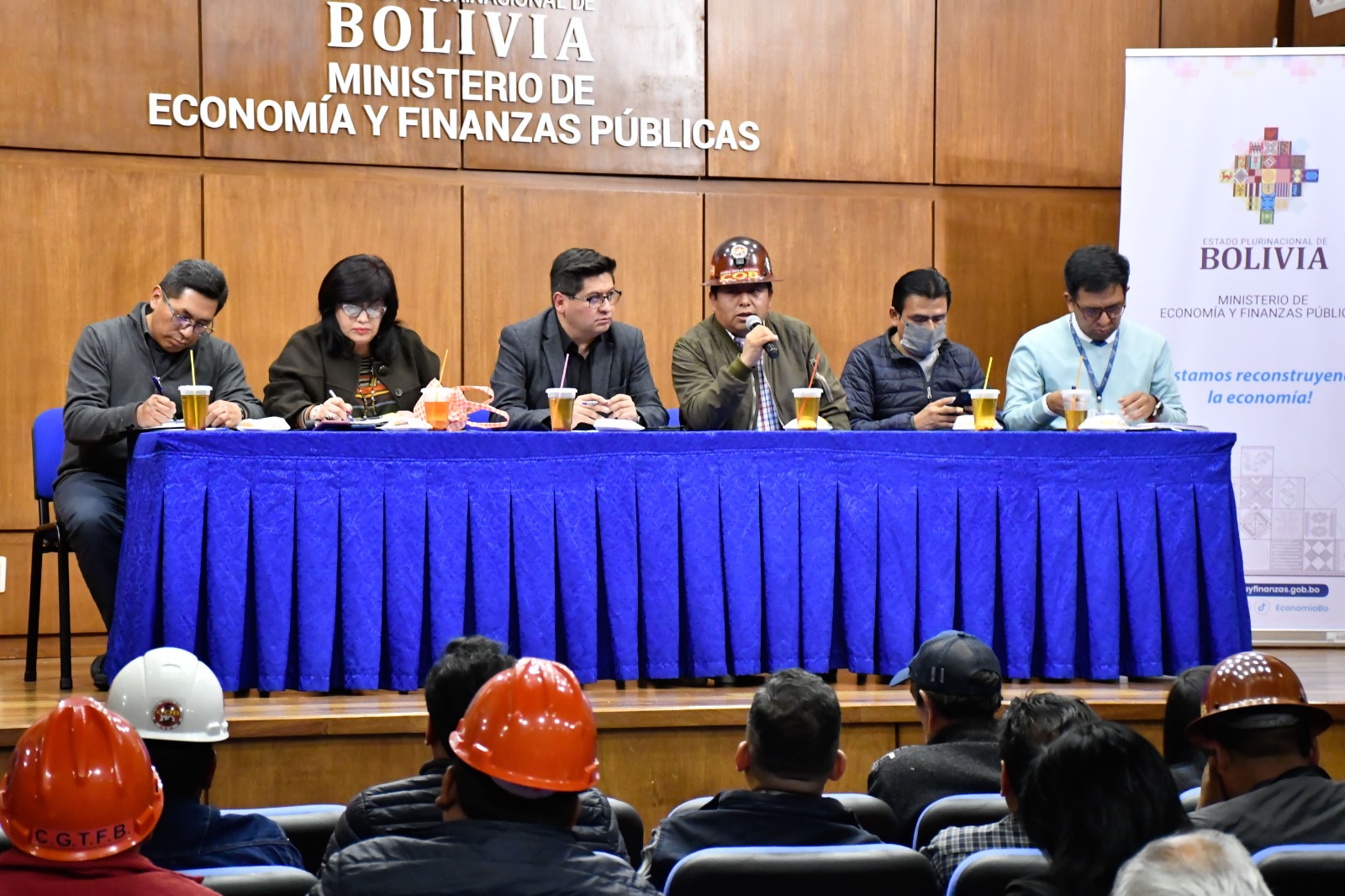 El Gobierno plantea incremento de 1,5% al salario básico y 3% al mínimo; los fabriles lo rechazan