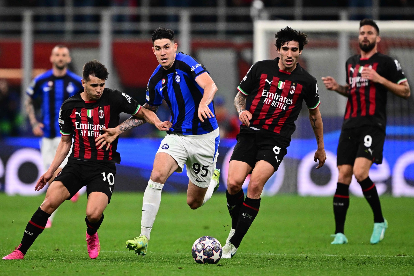 Inter se lleva el primer asalto, pero deja con vida al Milan
