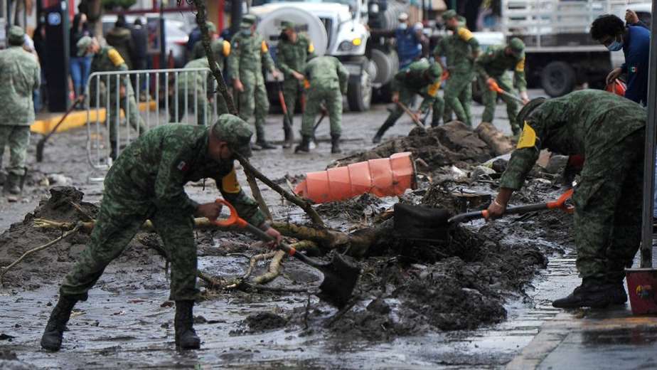 Mueren 16 pacientes en hospital de México inundado por lluvias