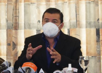 Fernández pide al Ministro de Salud socializar el mecanismo para adquirir vacunas