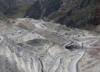 La mayor mina de cobre en Perú suspende sus operaciones