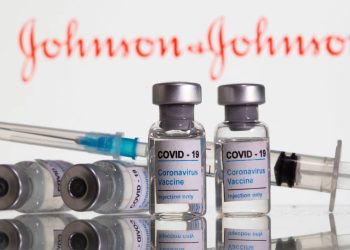 Arce anuncia el arribo de más de un millón de las vacunas Janssen de Johnson & Johnson